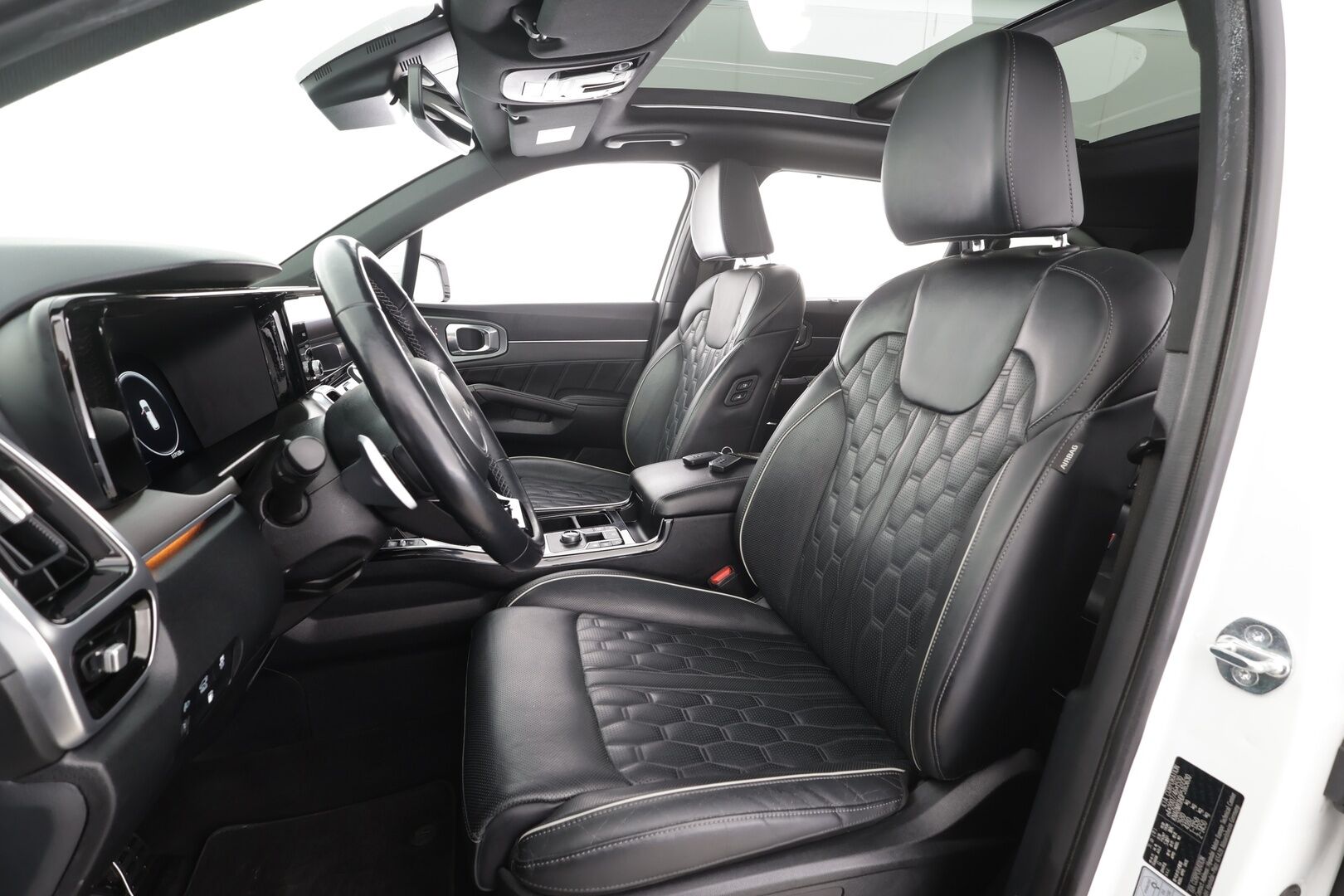 Kia Sorento 2023 1,6 T-GDI Plug-in Hybrid AWD Business Luxury AT 7P * ACC / HUD / 360° / Bose / Panorama / Ilmastoidut nahat / KeylessGo * - 1.Om Suomi-auto / Akku kuntotarkastettu SoH 98.2% / Muistipenkki / Kahdet renkaat aluvanteilla / Merkkihuollettu  / Huippuvarusteet