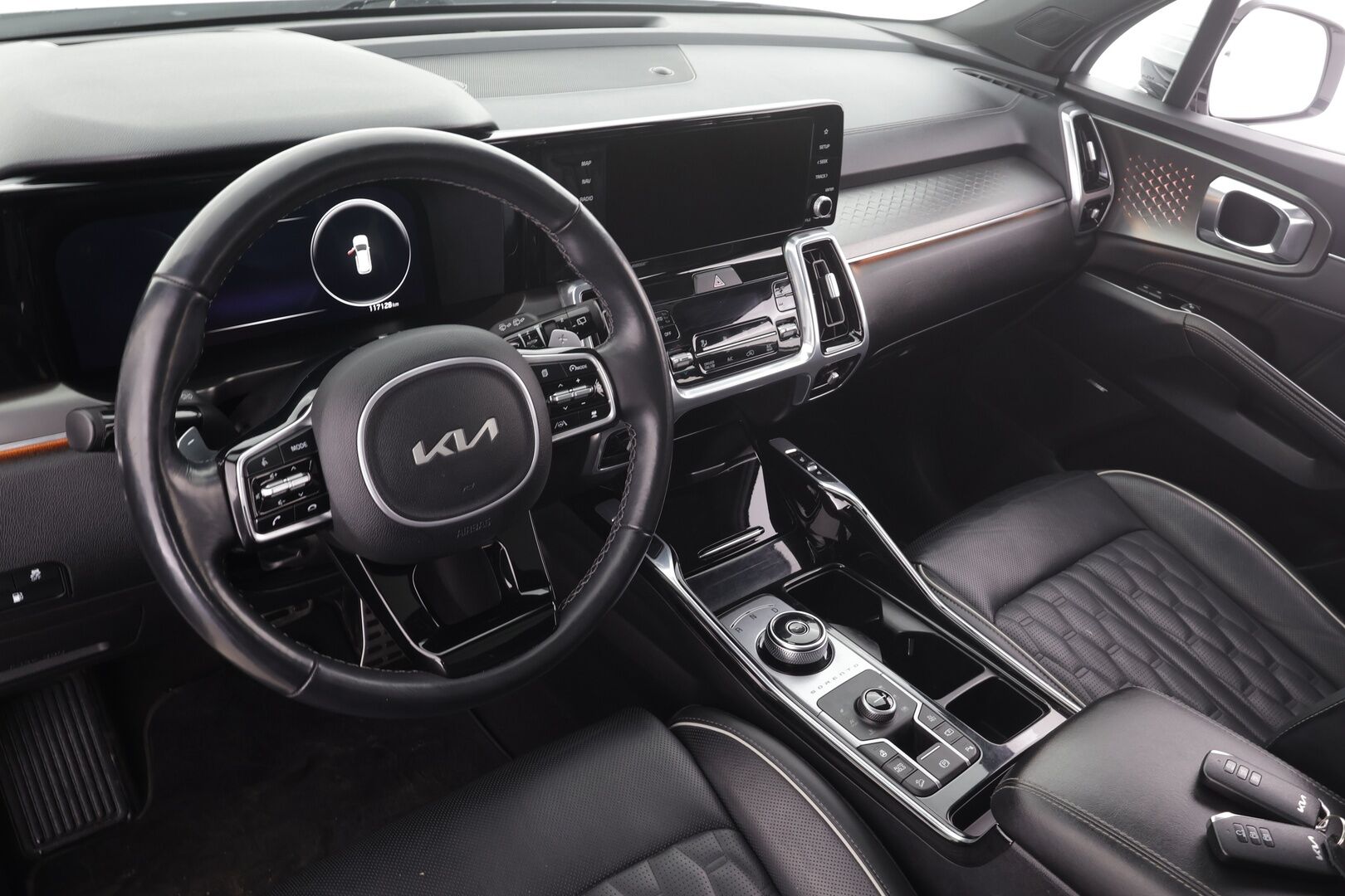 Kia Sorento 2023 1,6 T-GDI Plug-in Hybrid AWD Business Luxury AT 7P * ACC / HUD / 360° / Bose / Panorama / Ilmastoidut nahat / KeylessGo * - 1.Om Suomi-auto / Akku kuntotarkastettu SoH 98.2% / Muistipenkki / Kahdet renkaat aluvanteilla / Merkkihuollettu  / Huippuvarusteet