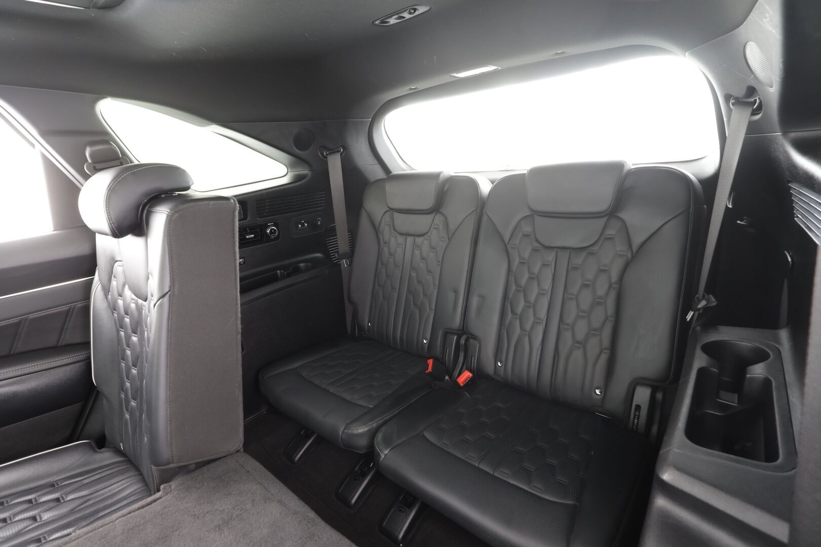 Kia Sorento 2023 1,6 T-GDI Plug-in Hybrid AWD Business Luxury AT 7P * ACC / HUD / 360° / Bose / Panorama / Ilmastoidut nahat / KeylessGo * - 1.Om Suomi-auto / Akku kuntotarkastettu SoH 98.2% / Muistipenkki / Kahdet renkaat aluvanteilla / Merkkihuollettu  / Huippuvarusteet