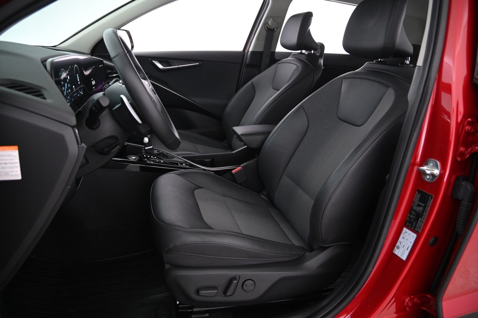 Kia Niro 2023 1,6 GDI Hybrid Business Luxury DCT - Juuri huollettu! | Adapt.vakkari | Navi | 1.om | Suomi-auto | Lohkolämmitin | Applecarplay | Ratinlämmitin | P*kamera | 2x Renkaat & vanteet