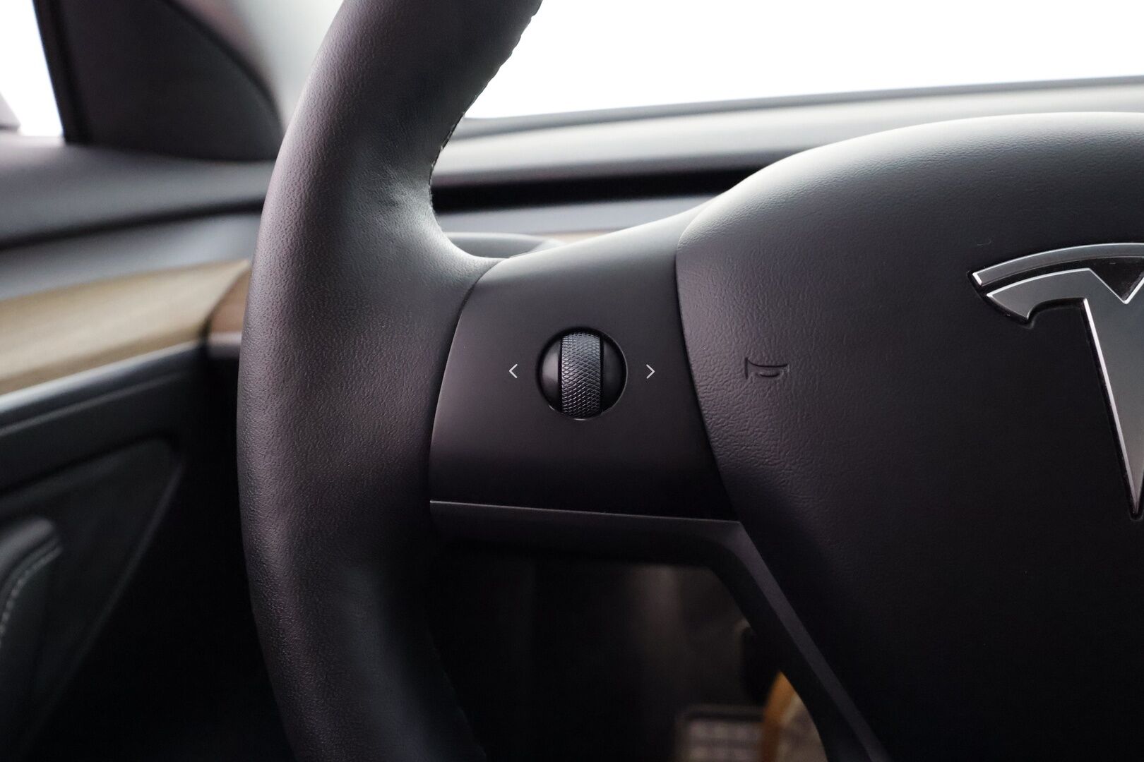 Tesla Model 3 2023 Long Range - | ILP | Koukku | Lasikatto | ACC | Matrix-LED | P.Kamera | Muistipenkki | Premium Audio | Navi | Kaistavahti | Keyless | 1-om Suomi-auto | 2x Latauskaapelit | Kahdet renkaat |