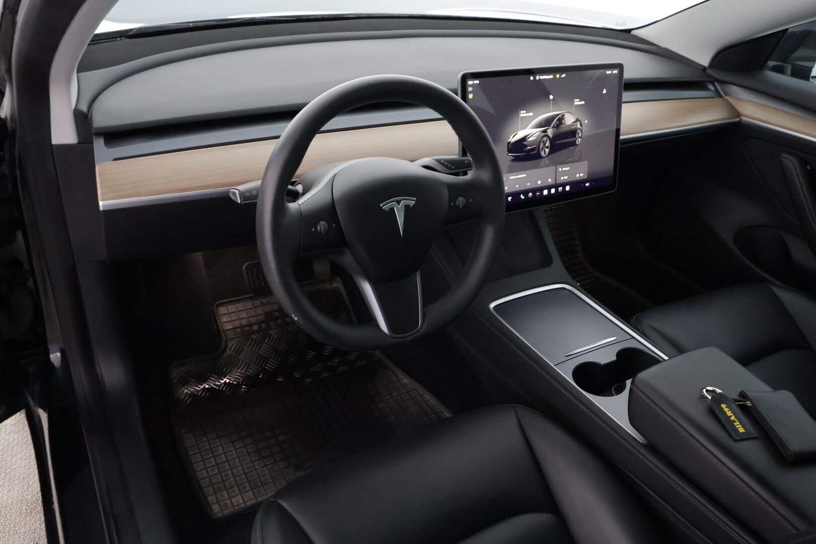 Tesla Model 3 2023 Long Range - | ILP | Koukku | Lasikatto | ACC | Matrix-LED | P.Kamera | Muistipenkki | Premium Audio | Navi | Kaistavahti | Keyless | 1-om Suomi-auto | 2x Latauskaapelit | Kahdet renkaat |