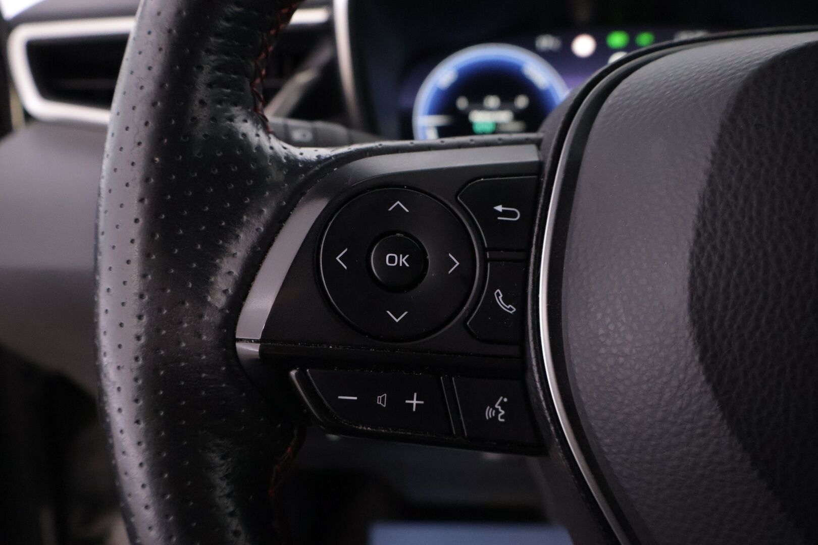 Toyota Corolla 2023 Touring Sports 2,0 Hybrid GR SPORT - Facelift | HUD | ACC | JBL | S.kontti | Navi | Lämoratti | Nahat | Erikoisväri - KORKO VAIN 3,99 %