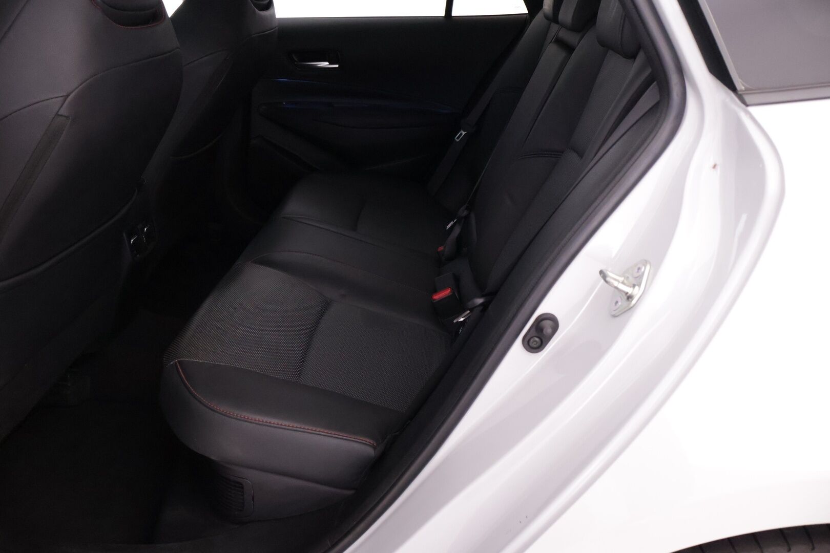 Toyota Corolla 2023 Touring Sports 2,0 Hybrid GR SPORT - Facelift | HUD | ACC | JBL | S.kontti | Navi | Lämoratti | Nahat | Erikoisväri - KORKO VAIN 3,99 %