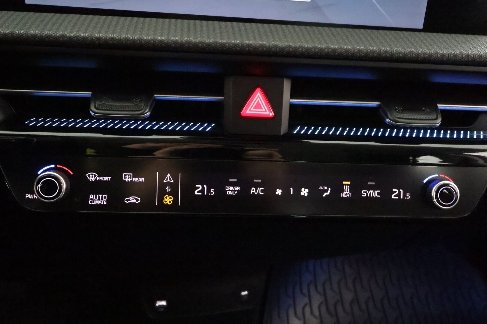 Kia EV6 2023 AWD 58 kWh 235 hv - ACC | Koukku | ILP | P.Kamera | Muistipenkki | Navi | LED | Keyless | Sähköluukku