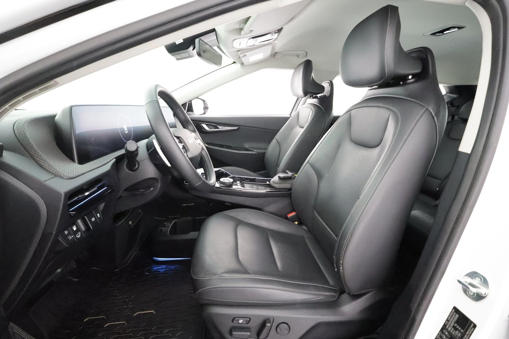 Kia EV6 2023 AWD 58 kWh 235 hv * ACC / Koukku / ILP / P.Kamera / Muistipenkki / Navi / LED / Keyless / Sähköluukku * - 1.Om Suomi-auto / Kahdet renkaat aluvanteilla / Merkkihuollettu - HULLUT AVAJAISHULINAT KORKOTARJOUS 3,29 %