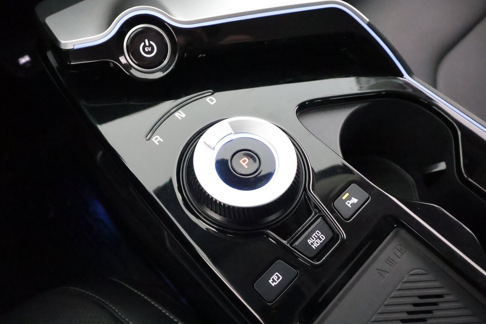 Kia EV6 2023 AWD 58 kWh 235 hv * ACC / Koukku / ILP / P.Kamera / Muistipenkki / Navi / LED / Keyless / Sähköluukku * - 1.Om Suomi-auto / Kahdet renkaat aluvanteilla / Merkkihuollettu - HULLUT AVAJAISHULINAT KORKOTARJOUS 3,29 %