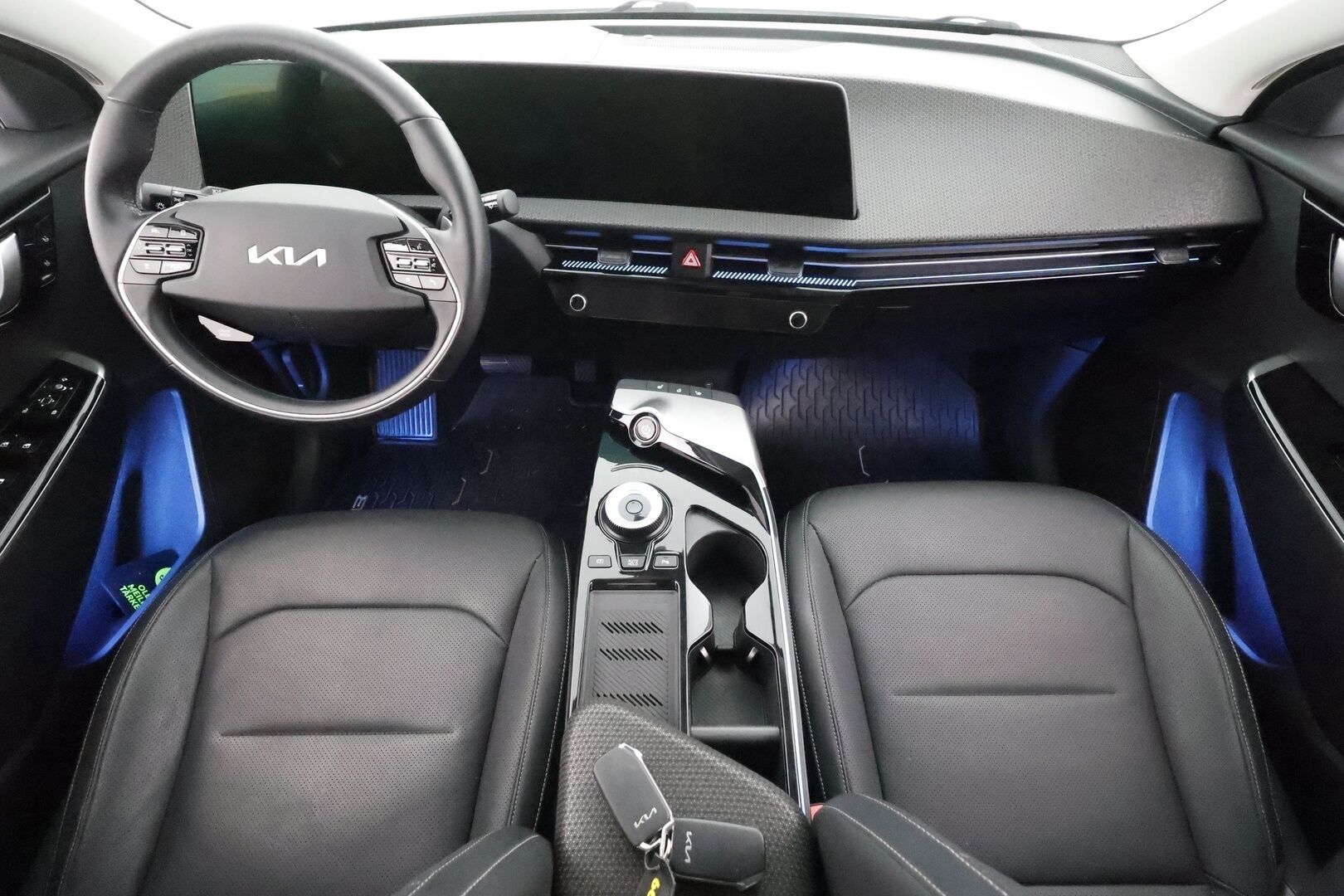 Kia EV6 2023 AWD 58 kWh 235 hv - ACC | Koukku | ILP | P.Kamera | Muistipenkki | Navi | LED | Keyless | Sähköluukku