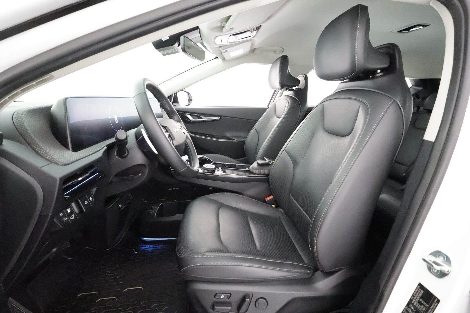 Kia EV6 2023 AWD 58 kWh 235 hv - ACC | Koukku | ILP | P.Kamera | Muistipenkki | Navi | LED | Keyless | Sähköluukku