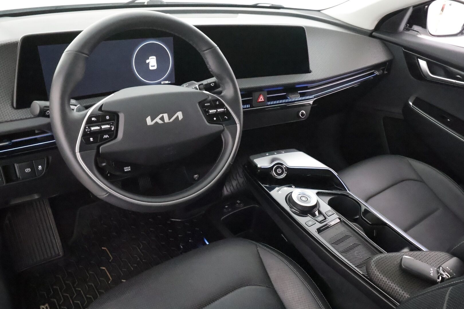 Kia EV6 2023 AWD 58 kWh 235 hv * ACC / Koukku / ILP / P.Kamera / Muistipenkki / Navi / LED / Keyless / Sähköluukku * - 1.Om Suomi-auto / Kahdet renkaat aluvanteilla / Merkkihuollettu - HULLUT AVAJAISHULINAT KORKOTARJOUS 3,29 %