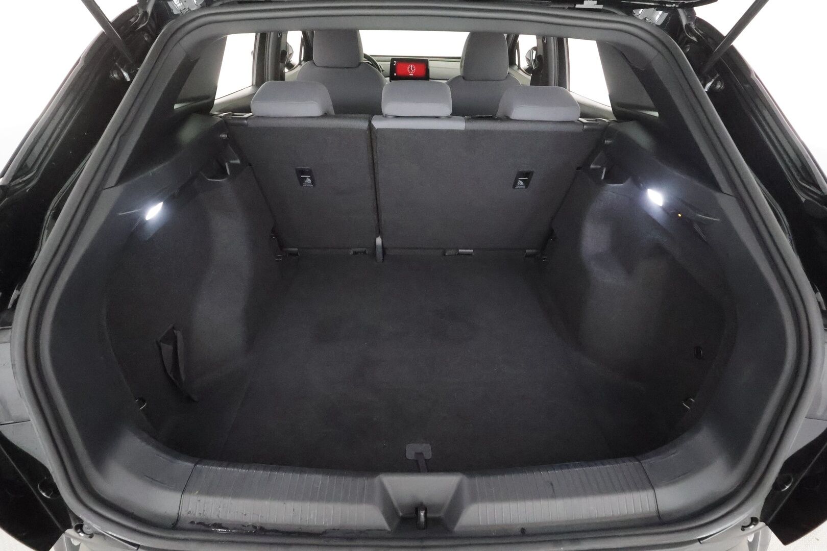 Volkswagen ID.4 2023 Pro Performance FastLane 150 kW - | ACC | Koukku | P-Kamera | ILP | LED | Kaistavahti | Navi | Keyless | 1-om Suomi-auto | 2x Latauskaapelit | Kahdet renkaat aluvanteilla | Merkkihuollot |