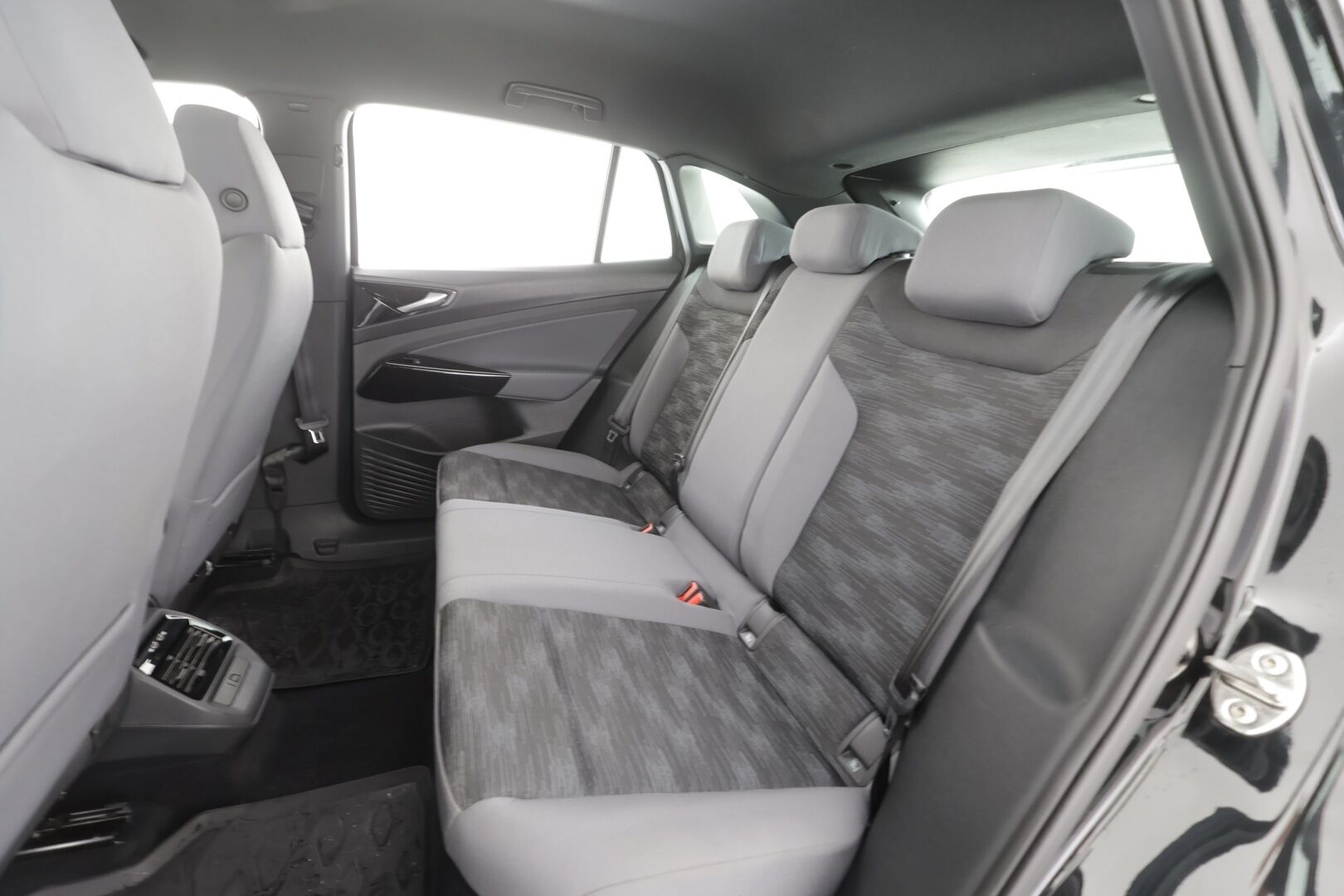 Volkswagen ID.4 2023 Pro Performance FastLane 150 kW - | ACC | Koukku | P-Kamera | ILP | LED | Kaistavahti | Navi | Keyless | 1-om Suomi-auto | 2x Latauskaapelit | Kahdet renkaat aluvanteilla | Merkkihuollot |