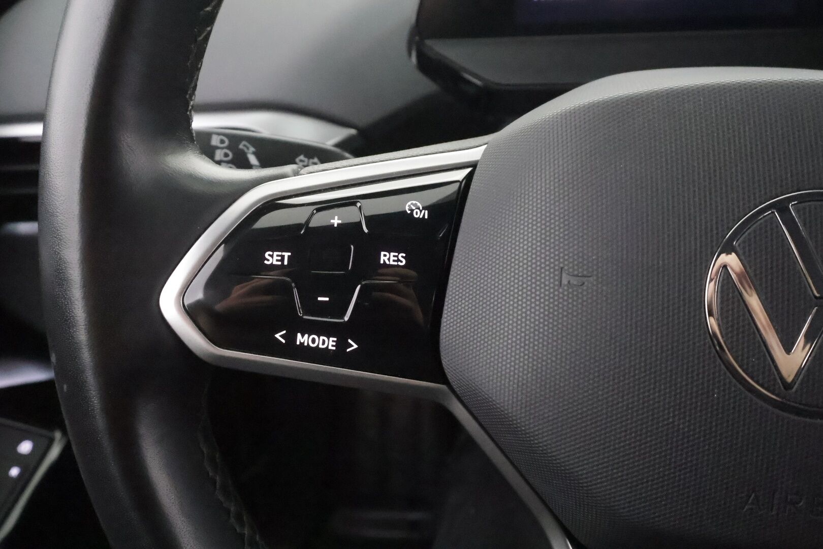 Volkswagen ID.4 2023 Pro Performance FastLane 150 kW, akku 77 kWh - | ACC | ILP | Koukku | Keyless | P.kamera | P.tutkat | LED | Ambient light | Lämm. ratti | Apple & Android | 1-om suomiauto | 2x renkaat aluin |  
