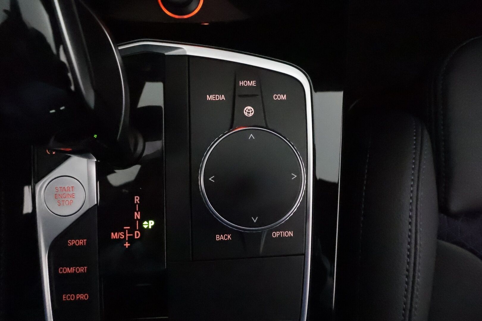 BMW 118 2020 F40 Hatchback 118i A Business M Sport **Vakkari / Sporttipenkit / LED / Hifi / P.tutkat / Digimittaristo** - Kahdet renkaat aluvanteilla