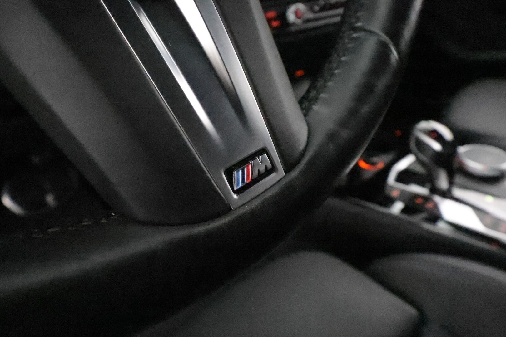 BMW 118 2020 F40 Hatchback 118i A Business M Sport **Vakkari / Sporttipenkit / LED / Hifi / P.tutkat / Digimittaristo** - Kahdet renkaat aluvanteilla
