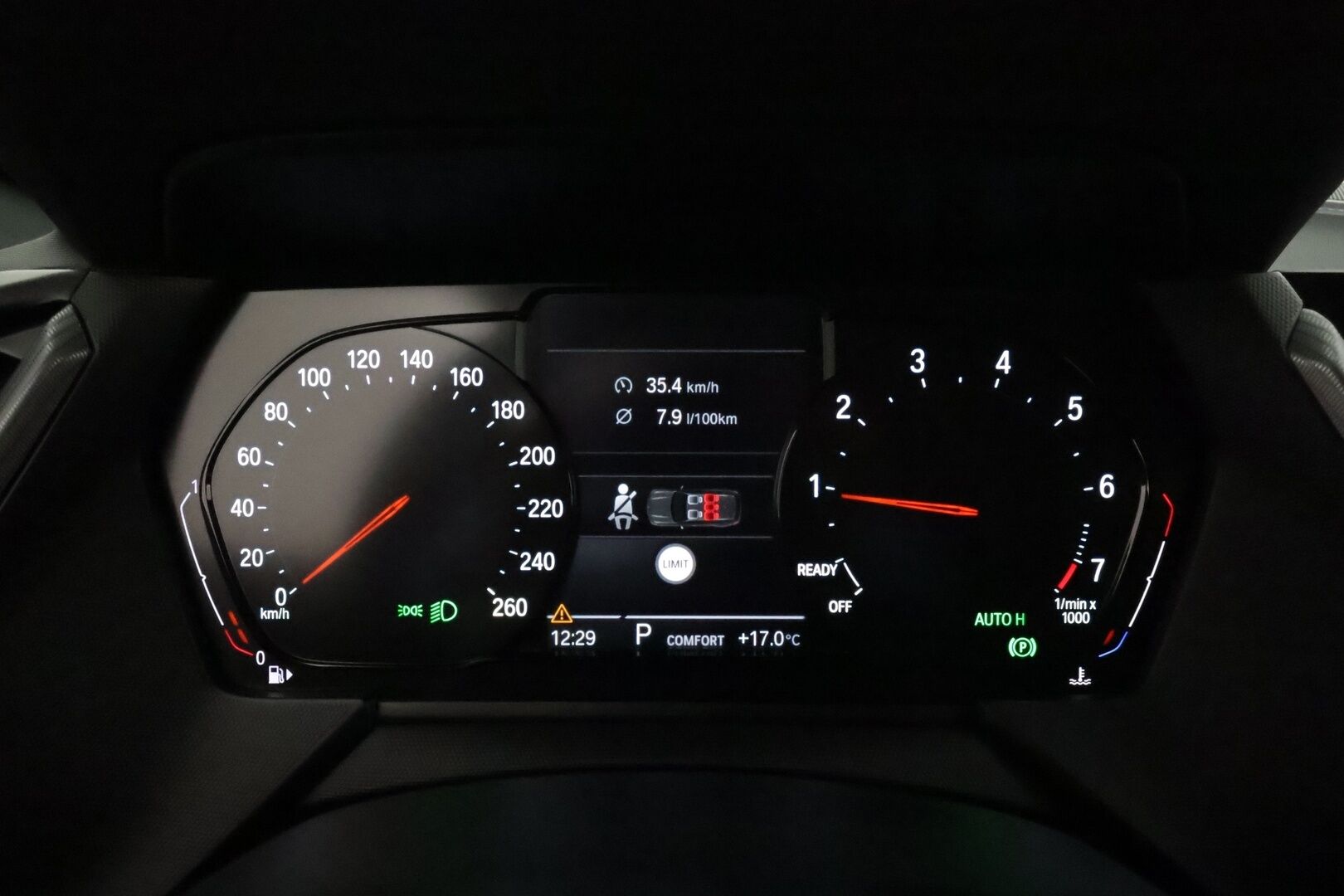BMW 118 2020 F40 Hatchback 118i A Business M Sport **Vakkari / Sporttipenkit / LED / Hifi / P.tutkat / Digimittaristo** - Kahdet renkaat aluvanteilla