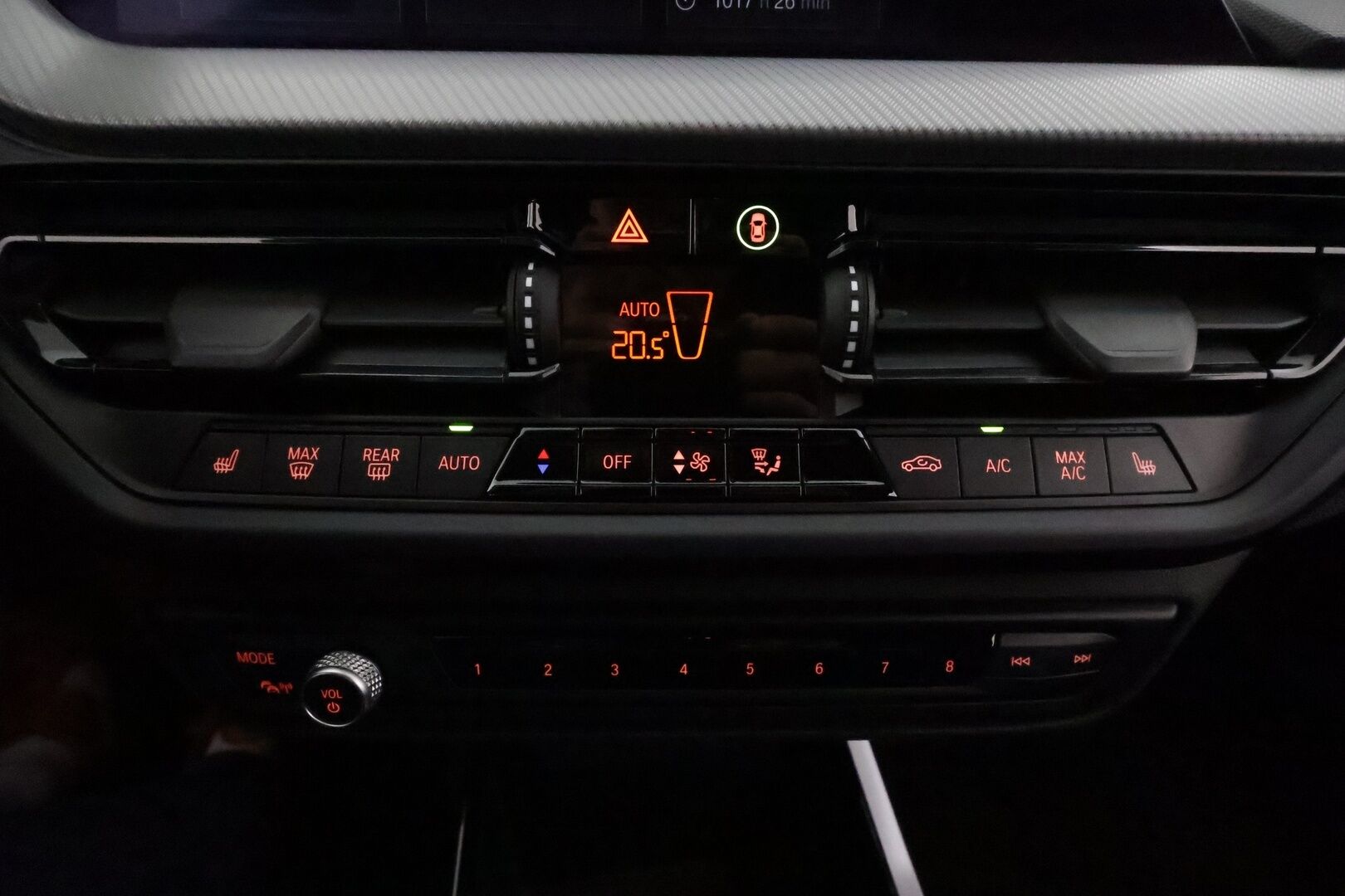 BMW 118 2020 F40 Hatchback 118i A Business M Sport **Vakkari / Sporttipenkit / LED / Hifi / P.tutkat / Digimittaristo** - Kahdet renkaat aluvanteilla