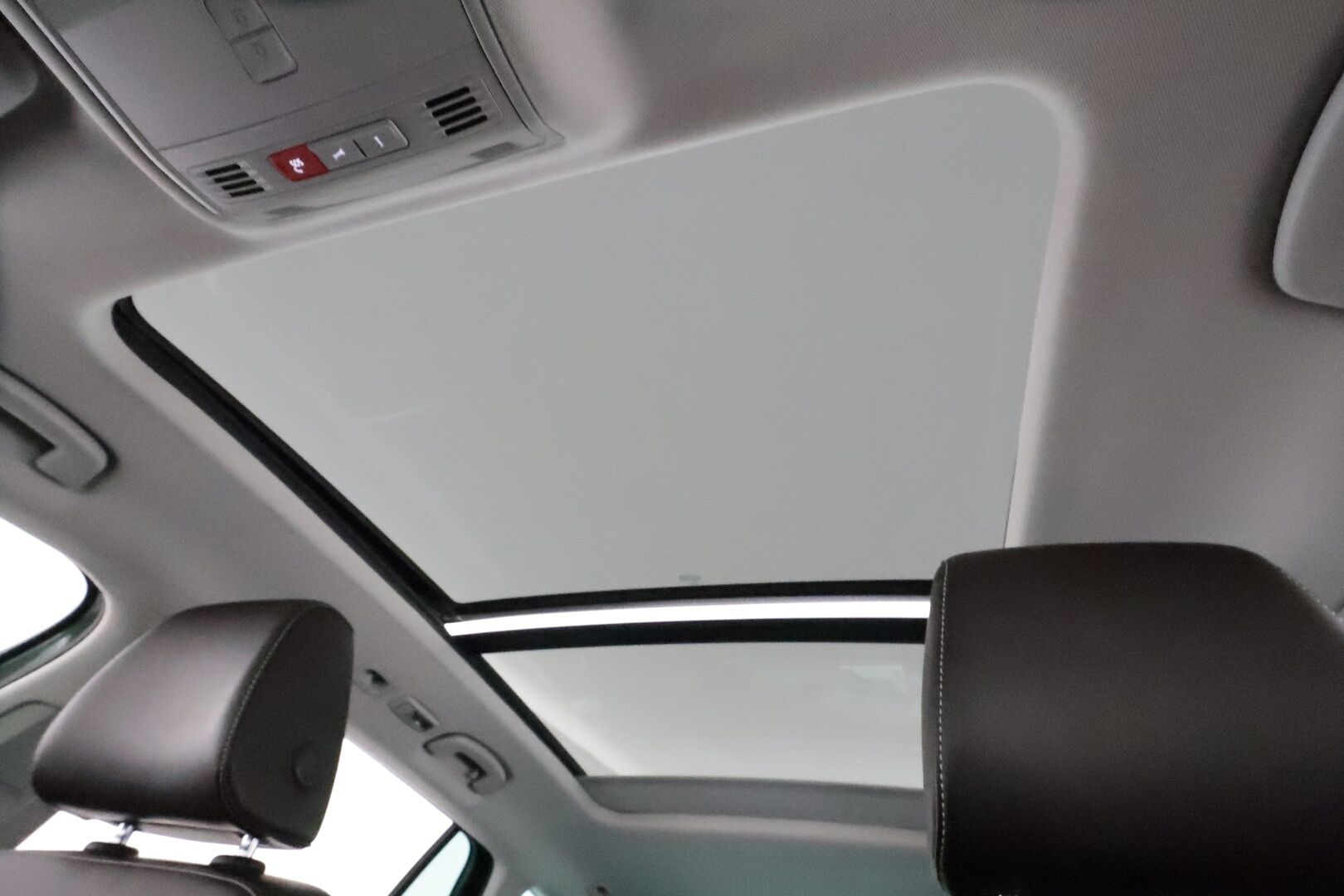 Skoda Superb 2020 Combi 1,4 TSI PHEV L&K iV DSG **Panorama / Webasto / Koukku / ACC / Matrix-LED / P.kamera / Ilmastoidut Muistinahat** - 2x Latauskaapelit / Kahdet Renkaat / Merkkihuollettu! - Osta nyt, maksa vasta ensi vuonna