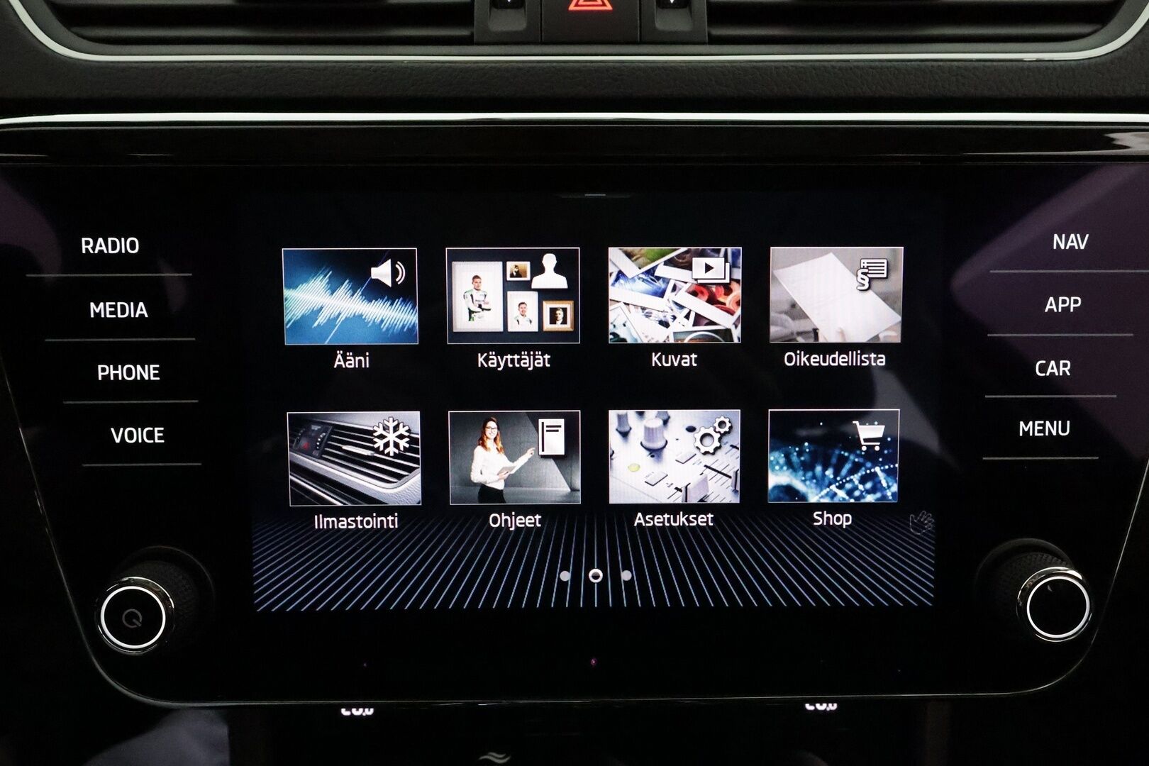 Skoda Superb 2020 Combi 1,4 TSI PHEV L&K iV DSG **Panorama / Webasto / Koukku / ACC / Matrix-LED / P.kamera / Ilmastoidut Muistinahat** - 2x Latauskaapelit / Kahdet Renkaat / Merkkihuollettu! - Osta nyt, maksa vasta ensi vuonna