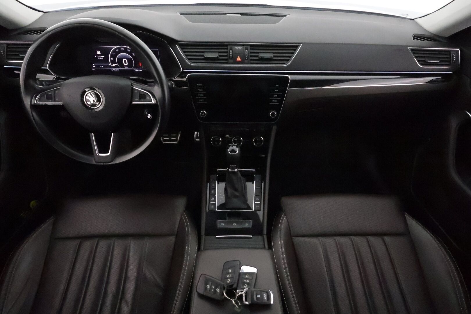 Skoda Superb 2020 Combi 1,4 TSI PHEV L&K iV DSG **Panorama / Webasto / Koukku / ACC / Matrix-LED / P.kamera / Ilmastoidut Muistinahat** - 2x Latauskaapelit / Kahdet Renkaat / Merkkihuollettu! - Osta nyt, maksa vasta ensi vuonna