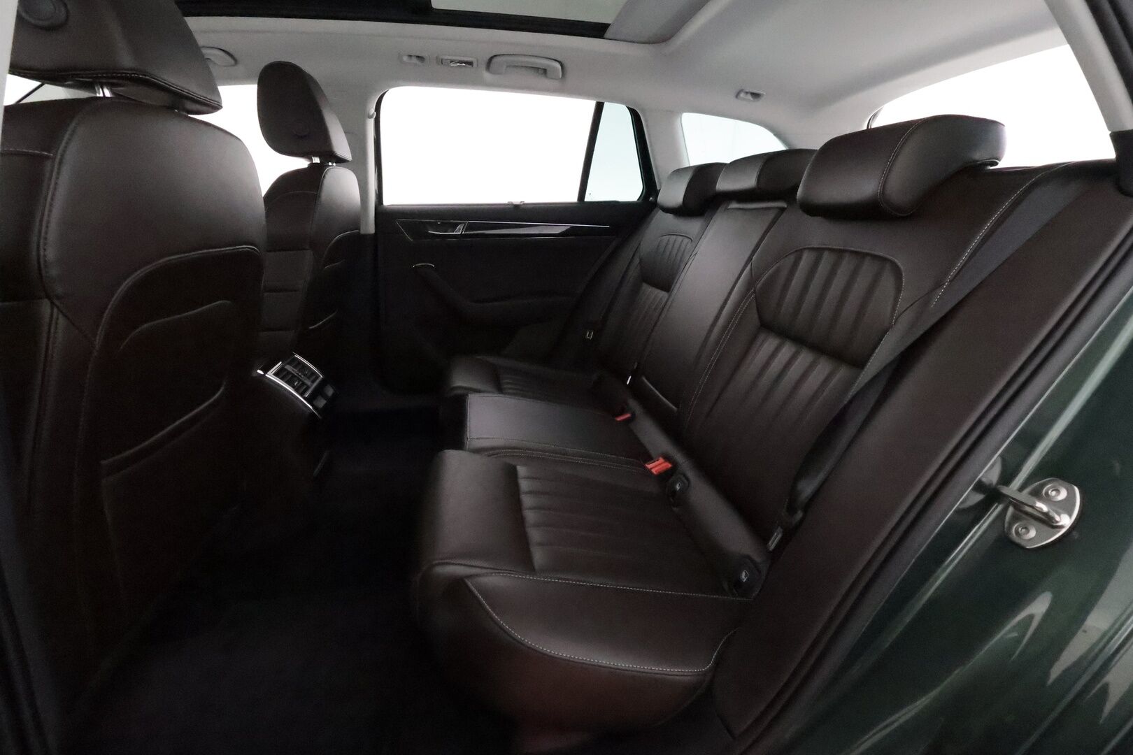 Skoda Superb 2020 Combi 1,4 TSI PHEV L&K iV DSG **Panorama / Webasto / Koukku / ACC / Matrix-LED / P.kamera / Ilmastoidut Muistinahat** - 2x Latauskaapelit / Kahdet Renkaat / Merkkihuollettu! - HULLUT VÄLIPÄIVÄT KORKOTARJOUS 2,49%