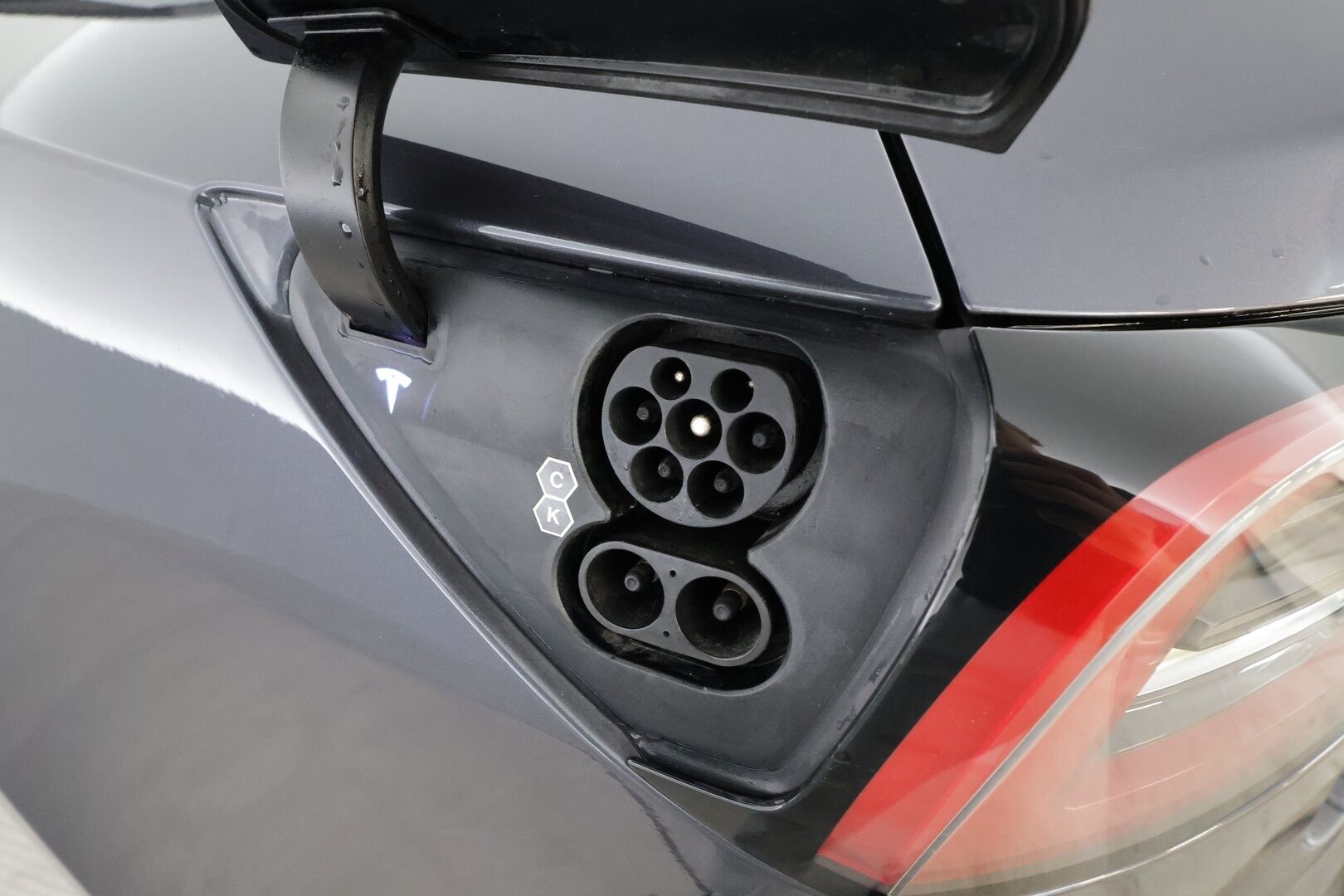 Tesla Model 3 2023 Long Range * Koukku / ILP / ACC / Matrix-LED / P.kamera / Muistipenkki / Premium Audio / Navi / Kaistavahti / Keyless * - Akku kuntotarkastettu / Suomi-auto / 2x Latauskaapelit / Kahdet renkaat