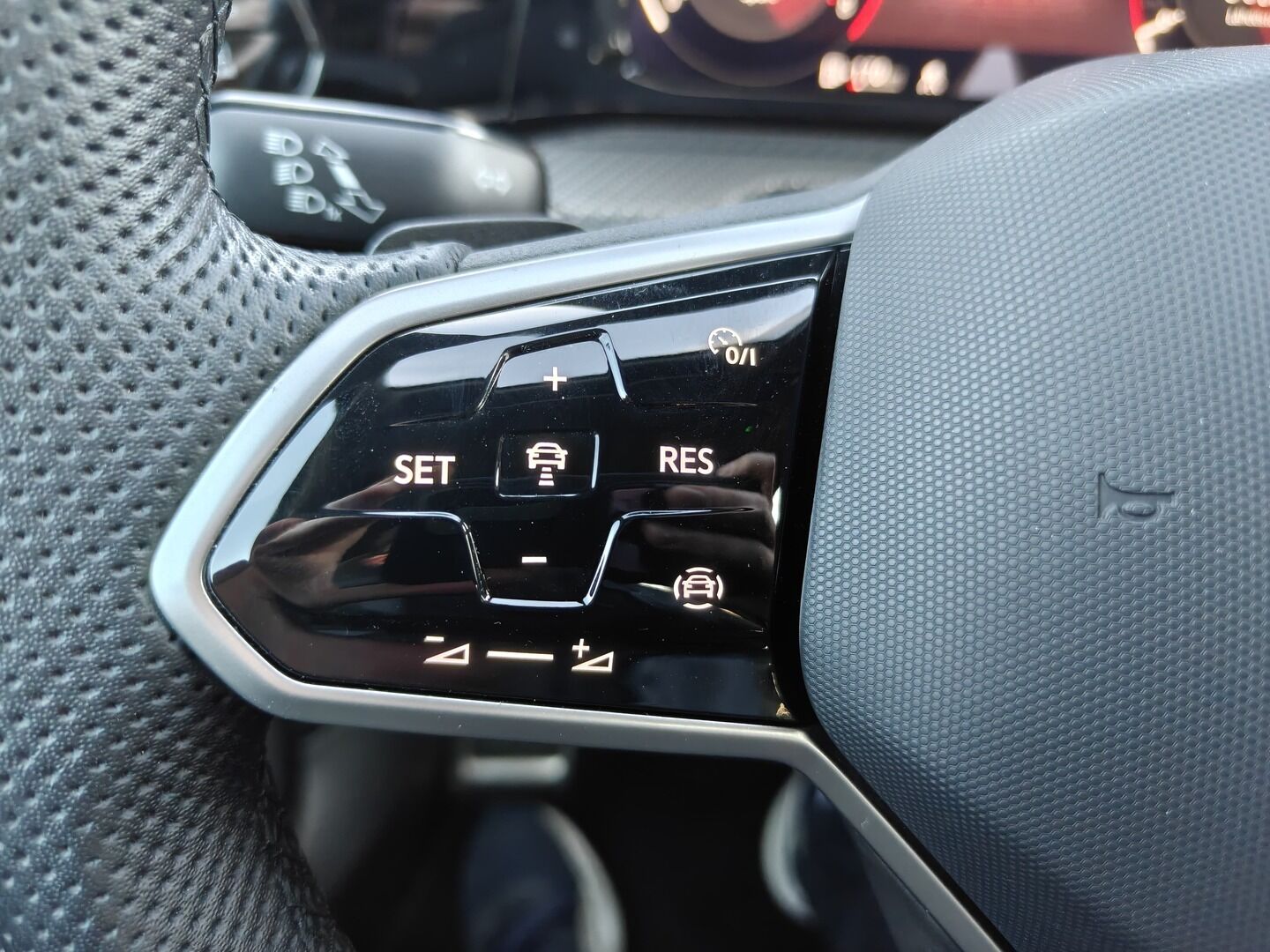 Volkswagen Golf 2023 Variant R-Line 1,5 eTSI 110 kW (MHEV) DSG * ACC / Digimittaristo / Sporttipenkit / P.Kamera * - HULLUT AVAJAISHULINAT KORKOTARJOUS 3,29 %