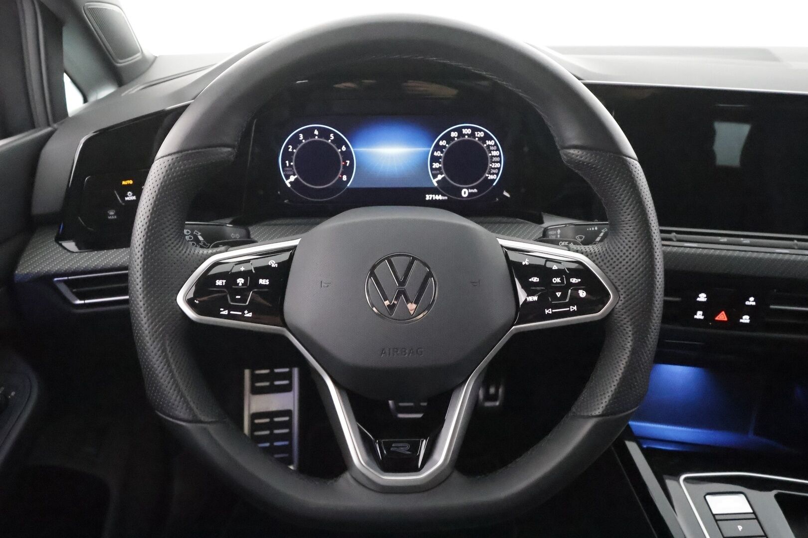 Volkswagen Golf 2023 Variant R-Line 1,5 eTSI (MHEV) DSG - Webasto | Koukku | ACC | Digimittaristo | P.Kamera | Kaistavahti | Keyless | LED | Merkkihuollot