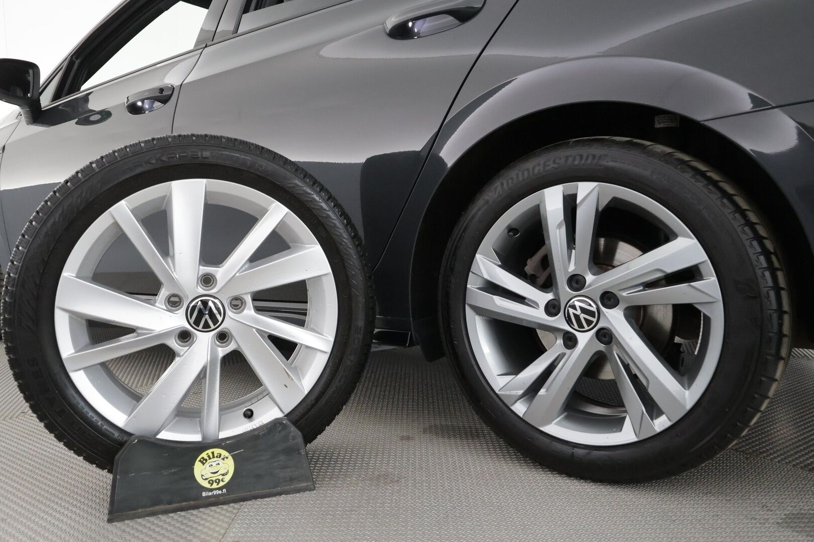 Volkswagen Golf 2023 Variant R-Line 1,5 eTSI (MHEV) DSG - Webasto | Koukku | ACC | Digimittaristo | P.Kamera | Kaistavahti | Keyless | LED | Merkkihuollot