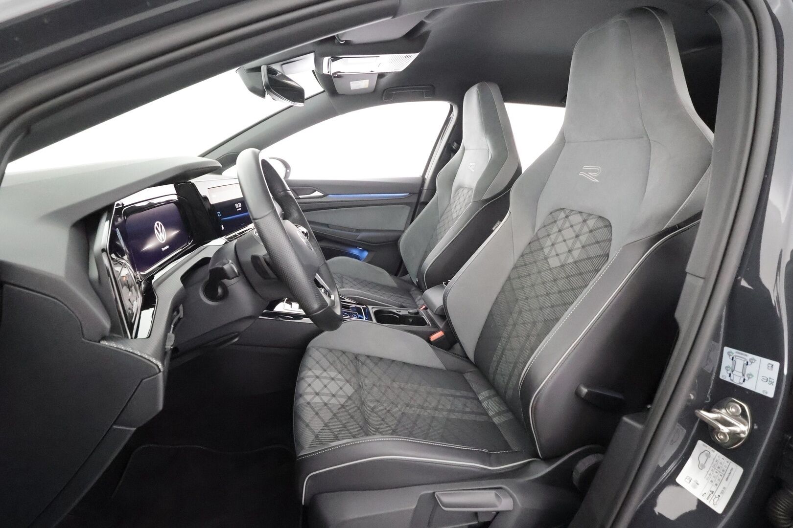 Volkswagen Golf 2023 Variant R-Line 1,5 eTSI (MHEV) DSG - Webasto | Koukku | ACC | Digimittaristo | P.Kamera | Kaistavahti | Keyless | LED | Merkkihuollot