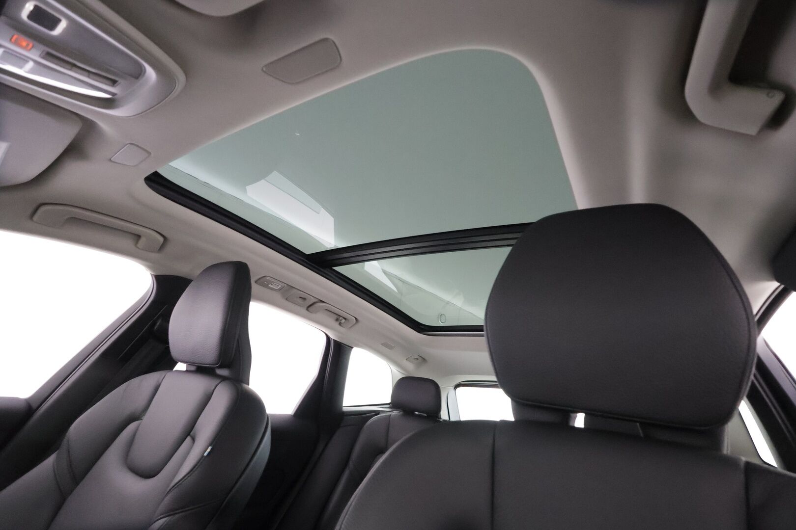 Volvo XC60 2023 T6 AWD Long Range Plus Dark aut - | ACC | Webasto | Panorama | Sporttinahat muistilla | P.kamera | Full-LED Active | Pilot Assist | Keyless | 1-om suomiauto | Merkkihuollot |
