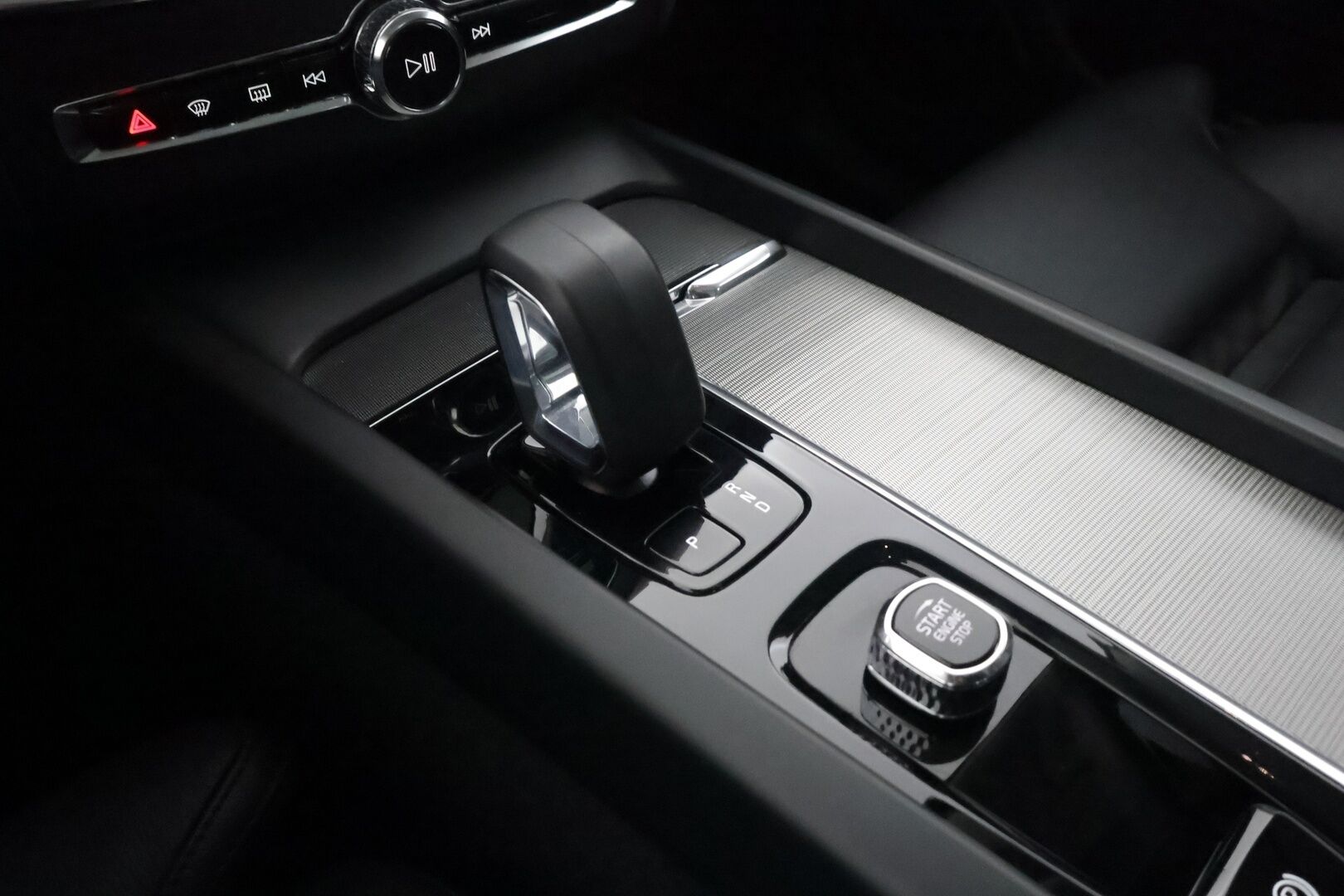 Volvo XC60 2023 T6 AWD Long Range Plus Dark aut - | ACC | Webasto | Panorama | Sporttinahat muistilla | P.kamera | Full-LED Active | Pilot Assist | Keyless | 1-om suomiauto | Merkkihuollot |
