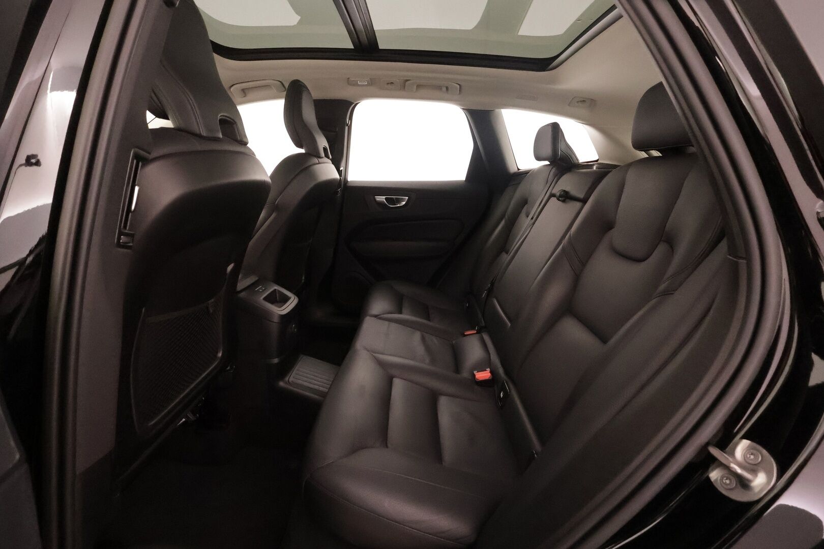 Volvo XC60 2023 T6 AWD Long Range Plus Dark aut - | ACC | Webasto | Panorama | Sporttinahat muistilla | P.kamera | Full-LED Active | Pilot Assist | Keyless | 1-om suomiauto | Merkkihuollot |