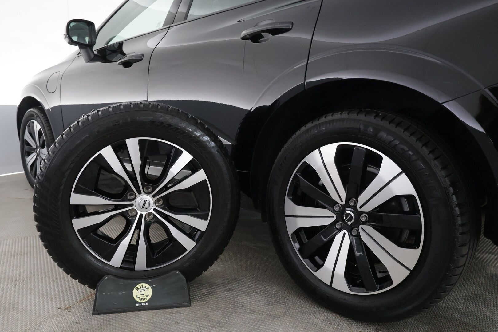 Volvo XC60 2023 T6 AWD Long Range Plus Dark aut - | ACC | Webasto | Panorama | Sporttinahat muistilla | P.kamera | Full-LED Active | Pilot Assist | Keyless | 1-om suomiauto | Merkkihuollot |