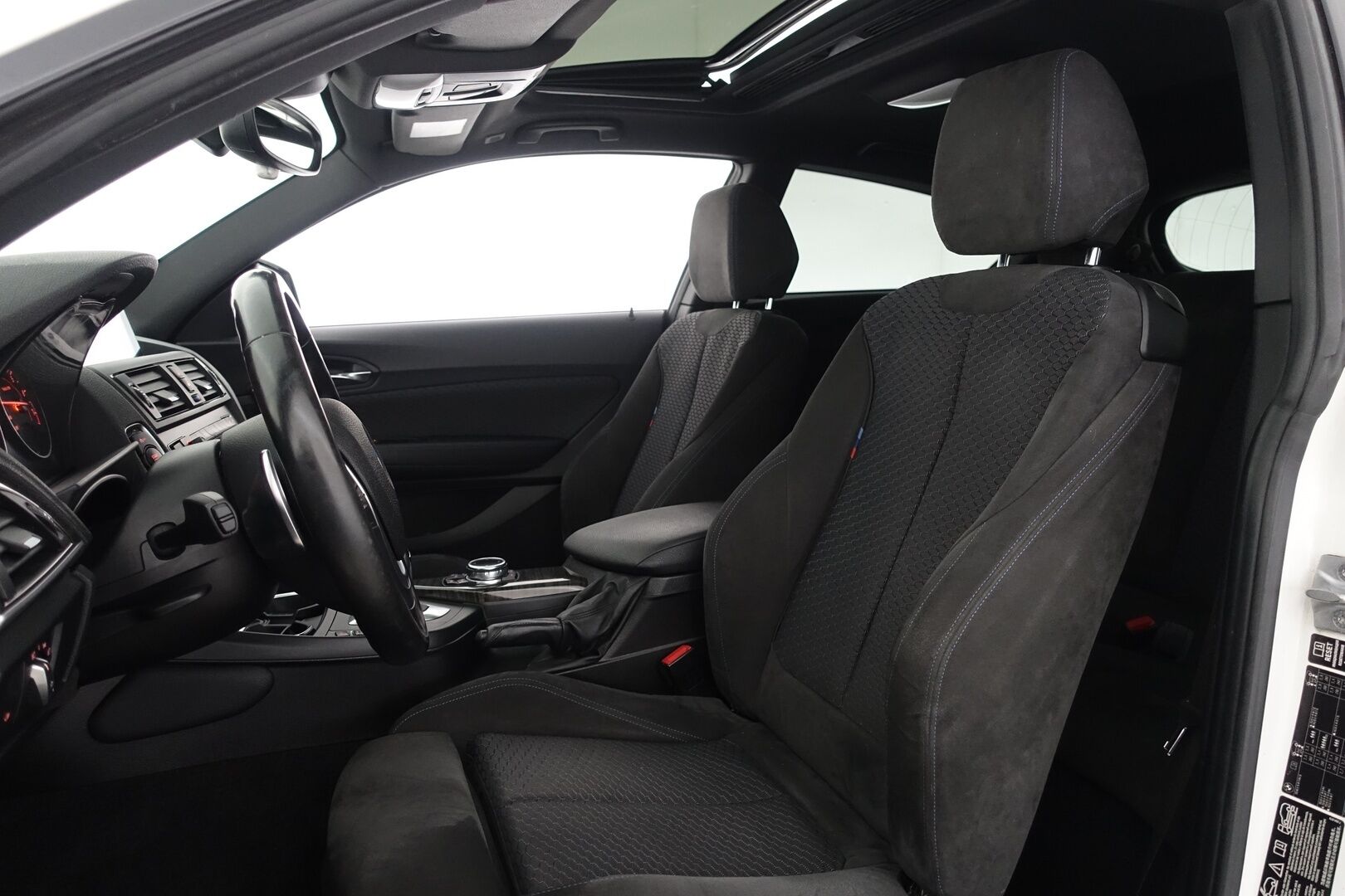 BMW M135I 2014 F21 Hatchback M135i A xDrive - | 110tkm-Moottori! | Kattoluukku | HiFi | Remus - Putkenpäät | Driving Assistant | Prof. navi | Adapt. Xenon | Alcantara-Sporttipenkit | Kaistavahti | Tutkat | 2X Renkaat & Aluvanteet |