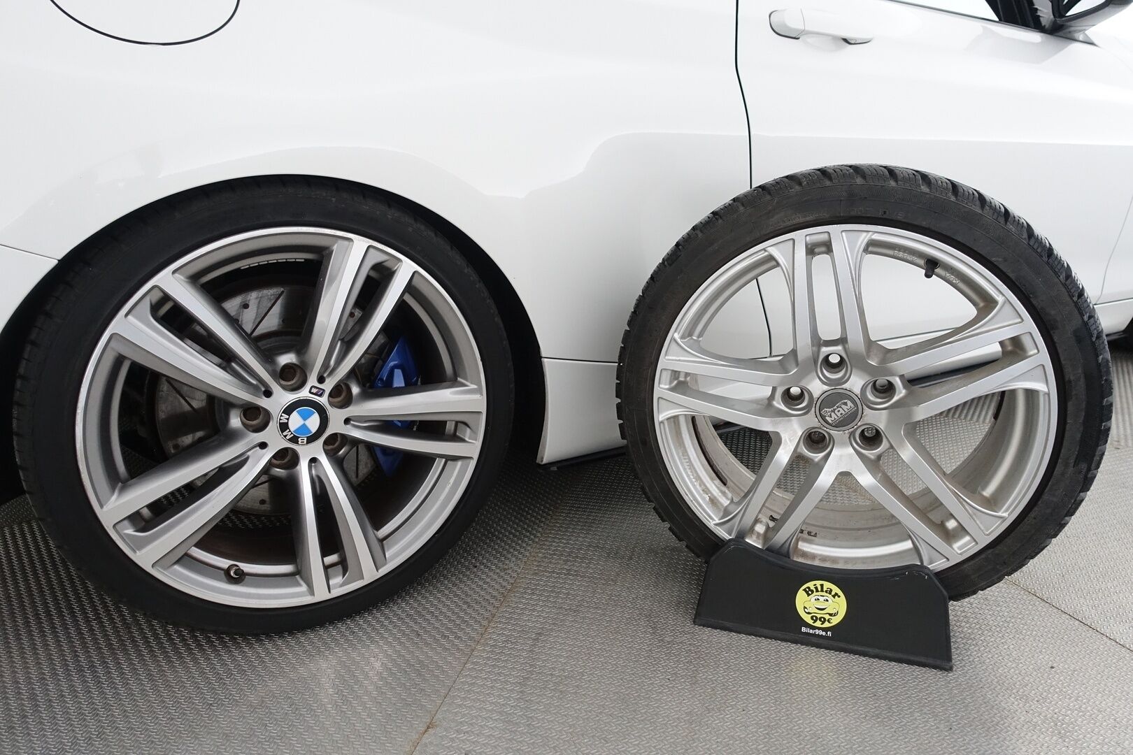 BMW M135I 2014 F21 Hatchback M135i A xDrive - | 110tkm-Moottori! | Kattoluukku | HiFi | Remus - Putkenpäät | Driving Assistant | Prof. navi | Adapt. Xenon | Alcantara-Sporttipenkit | Kaistavahti | Tutkat | 2X Renkaat & Aluvanteet |