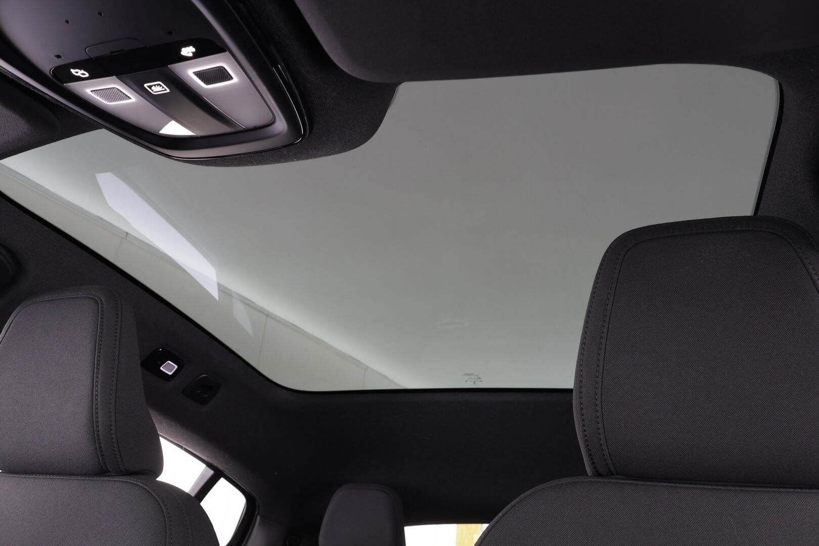 Volvo C40 2023 Recharge Single Plus * ACC / ILP / P.kamera / BLIS / Facelift / LED / Navi / Lasikatto / Muistipenkki * - 1.Om Suomi-auto / Kahdet renkaat aluvanteilla / Merkkihuollettu