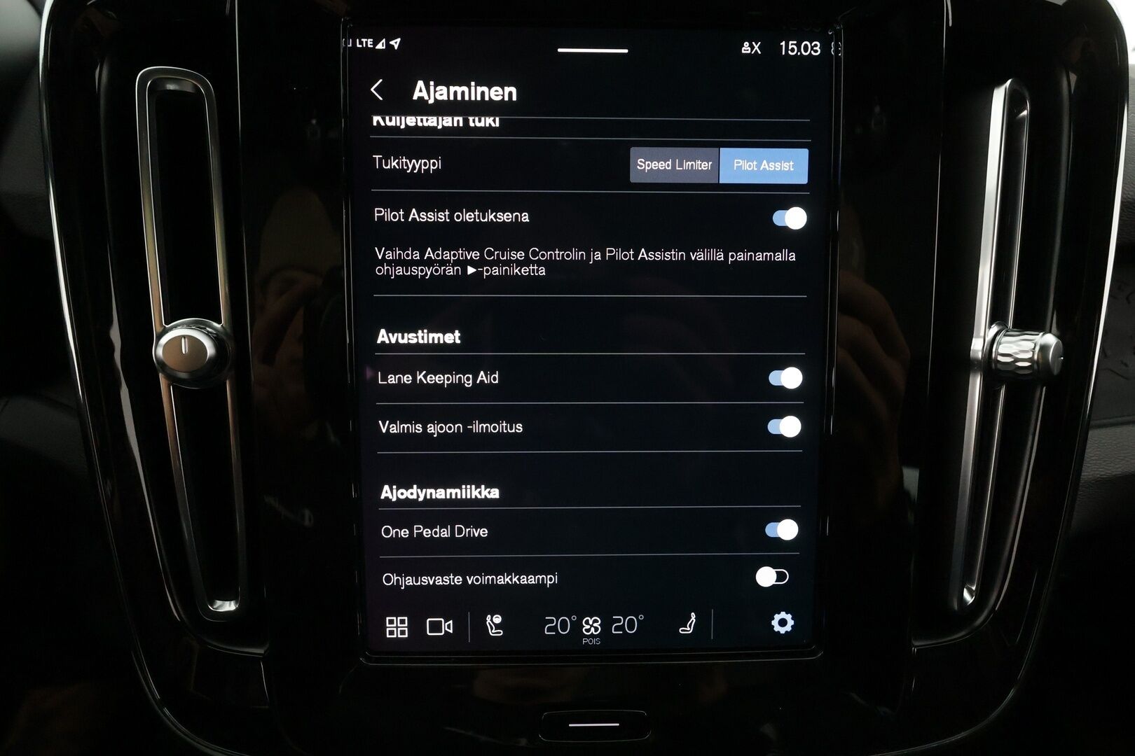 Volvo C40 2023 Recharge Single Plus * ACC / ILP / P.kamera / BLIS / Facelift / LED / Navi / Lasikatto / Muistipenkki * - 1.Om Suomi-auto / Kahdet renkaat aluvanteilla / Merkkihuollettu
