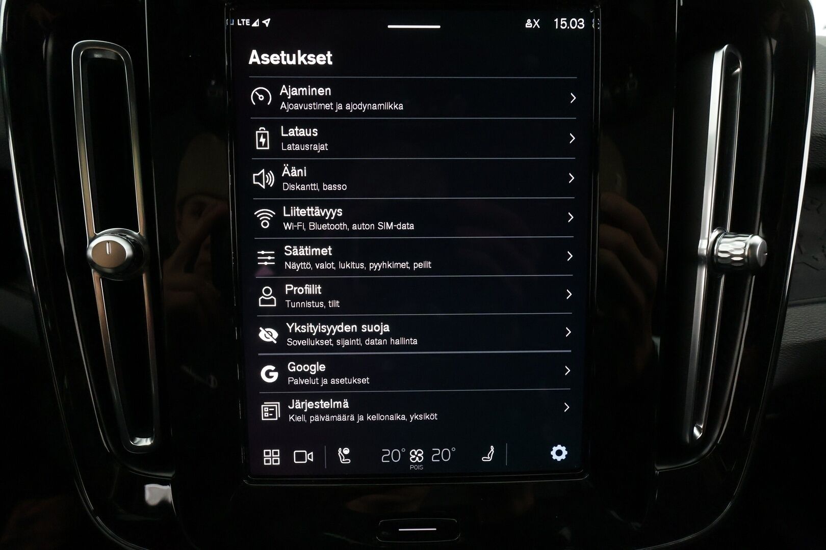 Volvo C40 2023 Recharge Single Plus * ACC / ILP / P.kamera / BLIS / Facelift / LED / Navi / Lasikatto / Muistipenkki * - 1.Om Suomi-auto / Kahdet renkaat aluvanteilla / Merkkihuollettu