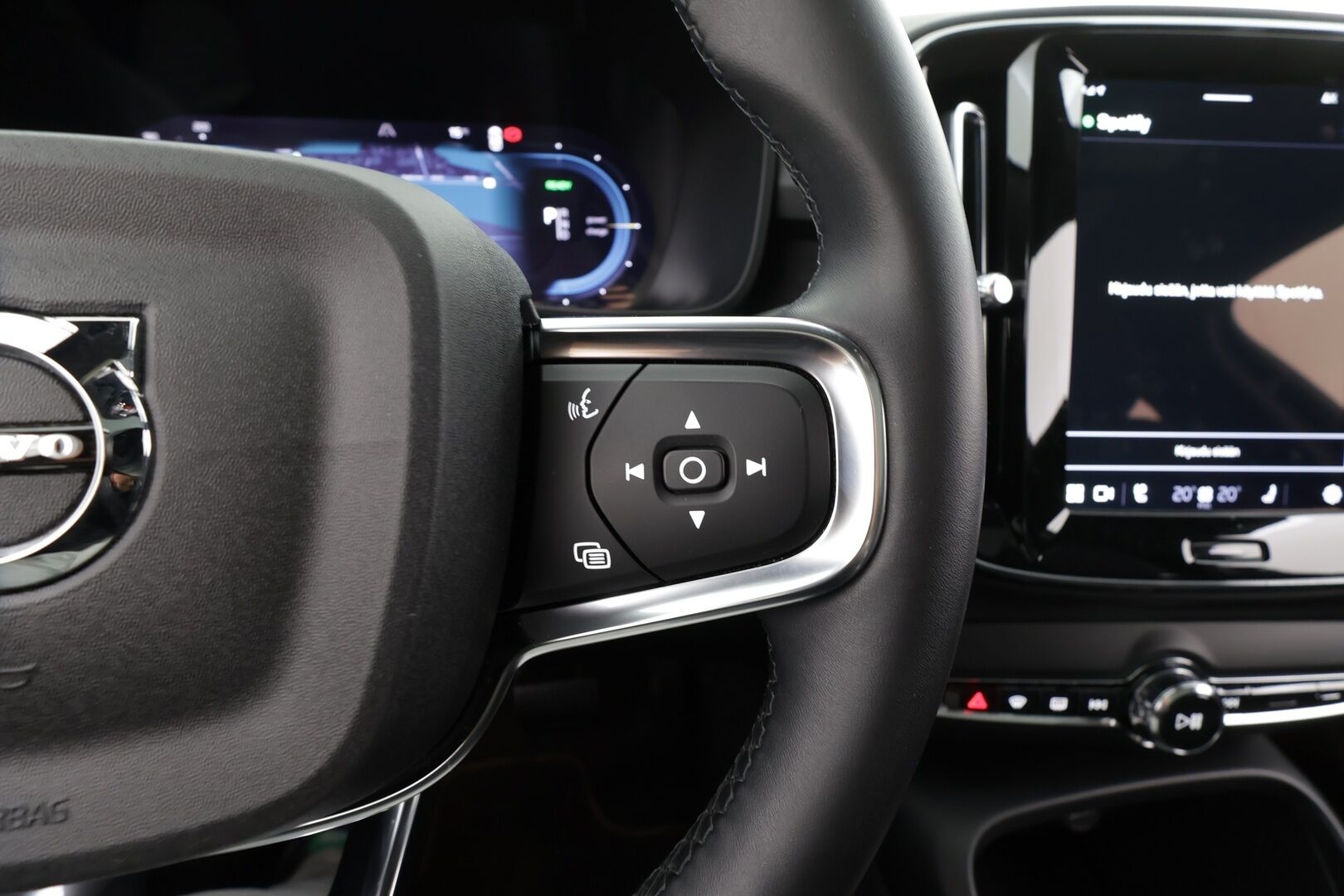 Volvo C40 2023 Recharge Single Plus * ACC / ILP / P.kamera / BLIS / Facelift / LED / Navi / Lasikatto / Muistipenkki * - 1.Om Suomi-auto / Kahdet renkaat aluvanteilla / Merkkihuollettu