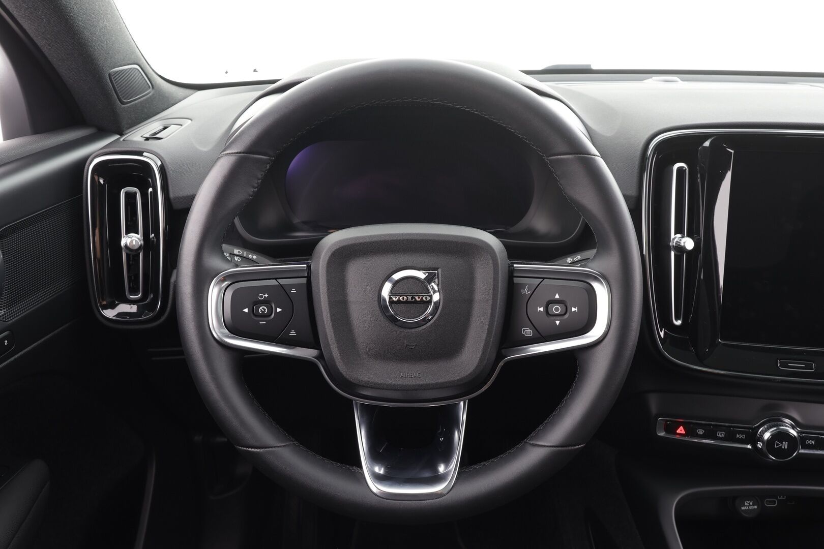 Volvo C40 2023 Recharge Single Plus * ACC / ILP / P.kamera / BLIS / Facelift / LED / Navi / Lasikatto / Muistipenkki * - 1.Om Suomi-auto / Kahdet renkaat aluvanteilla / Merkkihuollettu