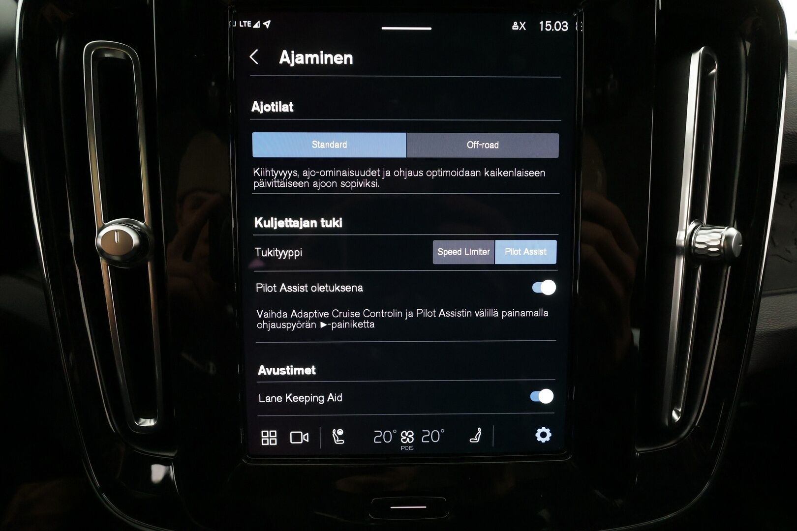 Volvo C40 2023 Recharge Single Plus * ACC / ILP / P.kamera / BLIS / Facelift / LED / Navi / Lasikatto / Muistipenkki * - 1.Om Suomi-auto / Kahdet renkaat aluvanteilla / Merkkihuollettu