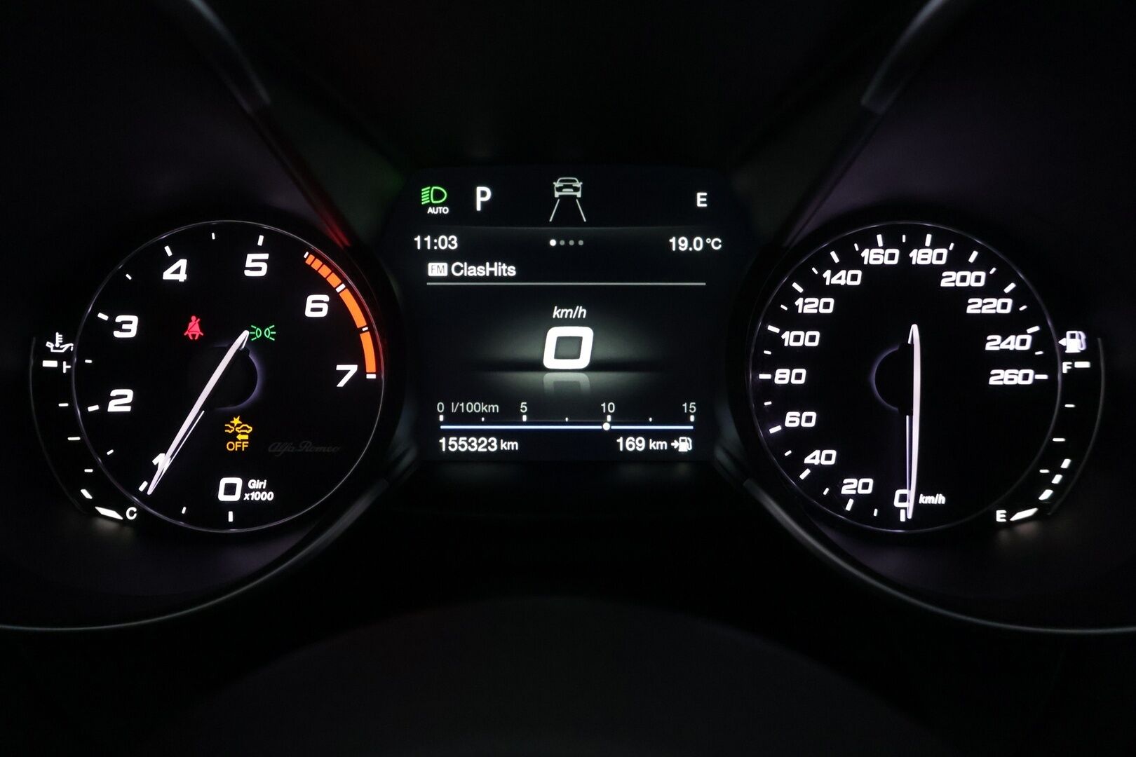 Alfa Romeo Giulia 2017 2,0 Bensiini 280hp AT8 AWD Veloce - 2,0 Bensiini 280hp AT8 AWD Veloce | Panorama | Vakkari | P.Kamera | Muistipenkki | Sporttipenkit | Keyless 