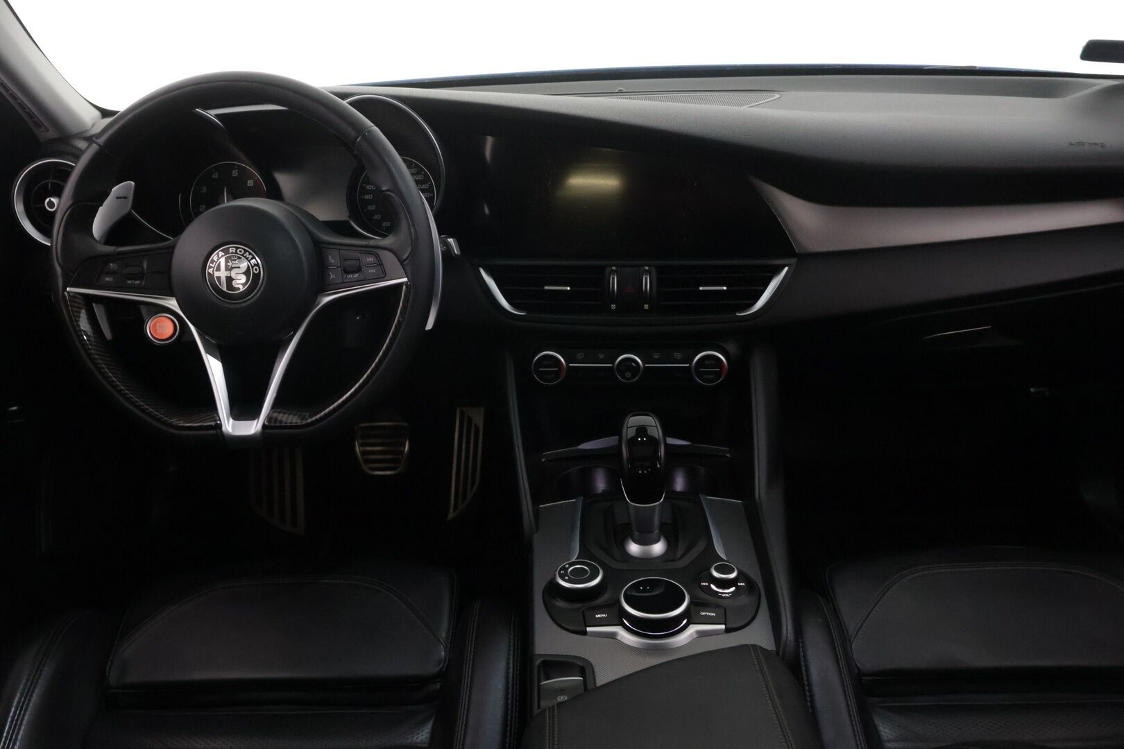Alfa Romeo Giulia 2017 2,0 Bensiini 280hp AT8 AWD Veloce - 2,0 Bensiini 280hp AT8 AWD Veloce | Panorama | Vakkari | P.Kamera | Muistipenkki | Sporttipenkit | Keyless 