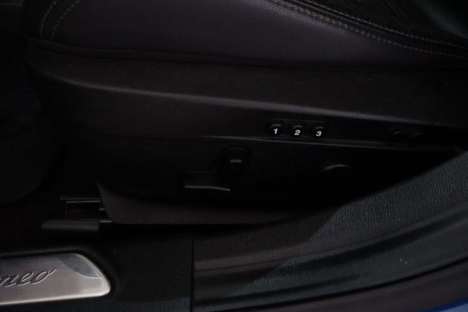 Alfa Romeo Giulia 2017 2,0 Bensiini 280hp AT8 AWD Veloce - 2,0 Bensiini 280hp AT8 AWD Veloce | Panorama | Vakkari | P.Kamera | Muistipenkki | Sporttipenkit | Keyless 