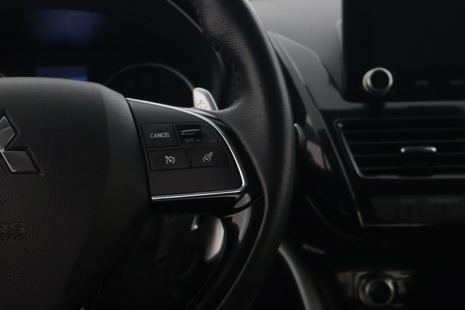 Mitsubishi Eclipse Cross 2021 2.4 PHEV Inform 4WD * P-kamera / KeylessGo / LED / Apple&Android Carplay * - *Kahdet siisti vanteet / Juuri huollettu *