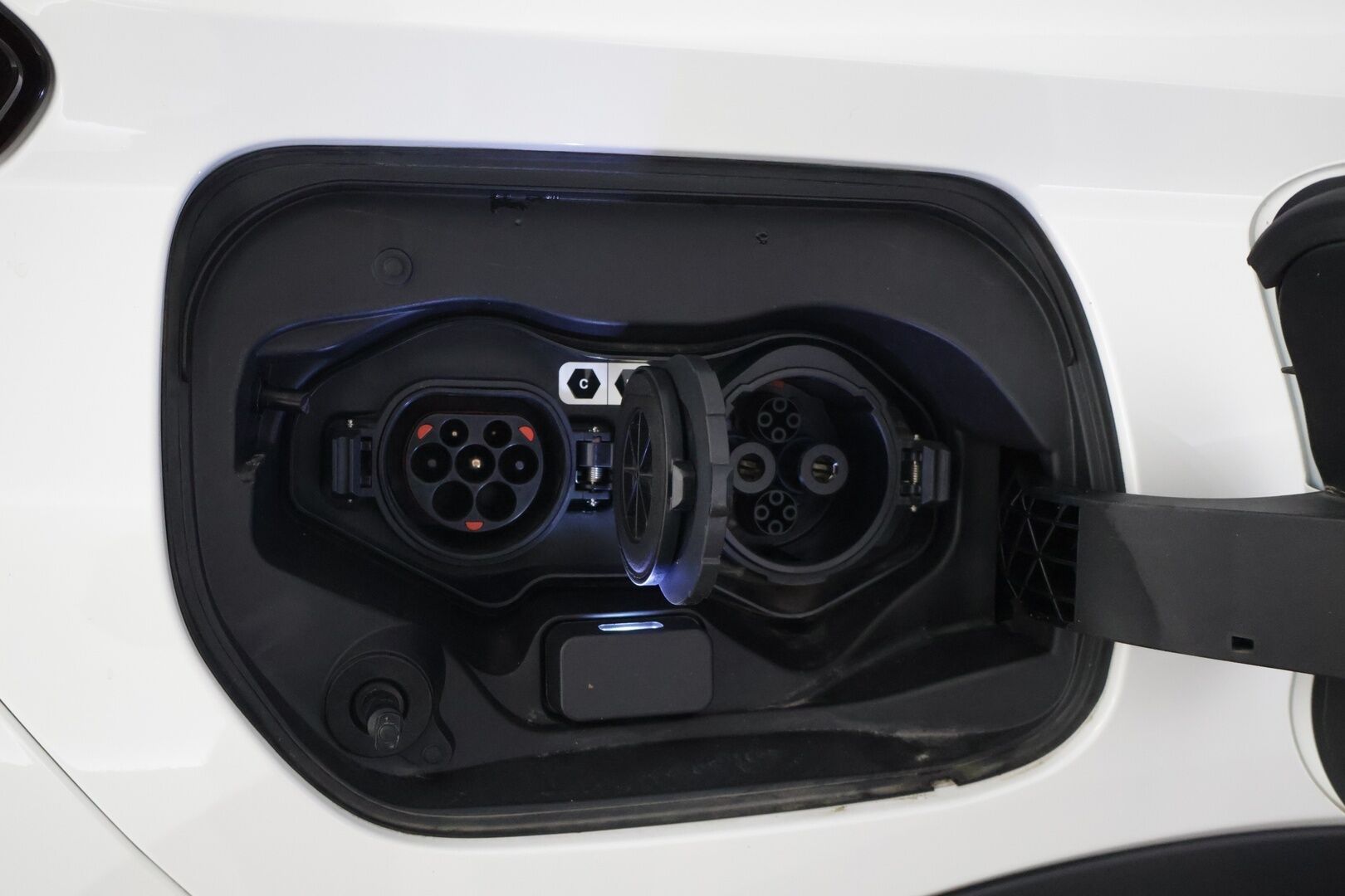 Mitsubishi Eclipse Cross 2021 2.4 PHEV Inform 4WD * P-kamera / KeylessGo / LED / Apple&Android Carplay * - *Kahdet siisti vanteet / Juuri huollettu *