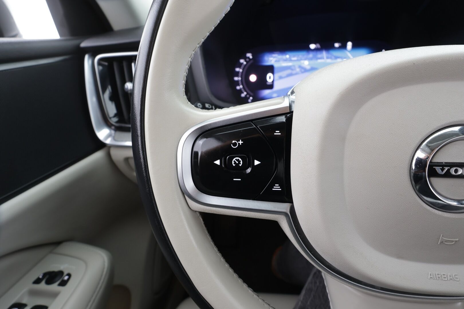 Volvo V60 2023 T6 AWD Long Range Plus Dark aut - | ACC | Muistinahat | 360° | Pilot assist | High performance audio | LED | Lämm. tuulilasi | 1-om suomiauto | ALV | 