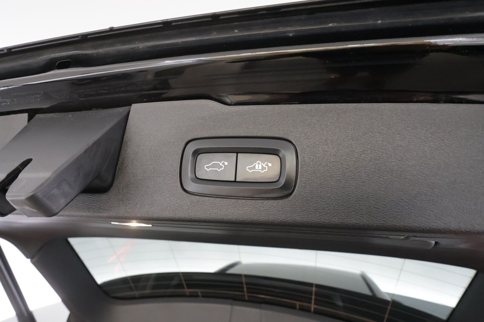 Volvo V60 2023 T6 AWD Long Range Plus Dark aut - | ACC | Muistinahat | 360° | Pilot assist | High performance audio | LED | Lämm. tuulilasi | 1-om suomiauto | ALV | 