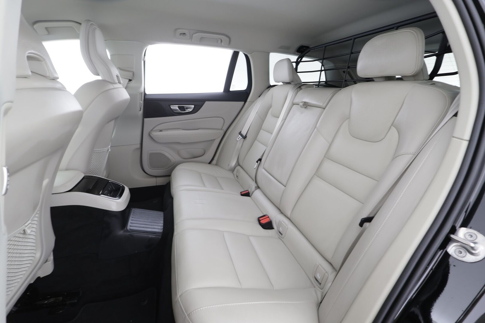 Volvo V60 2023 T6 AWD Long Range Plus Dark aut - | ACC | Muistinahat | 360° | Pilot assist | High performance audio | LED | Lämm. tuulilasi | 1-om suomiauto | ALV | 